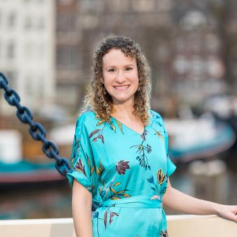 Liza van der Peijl in de Koperen Tuin